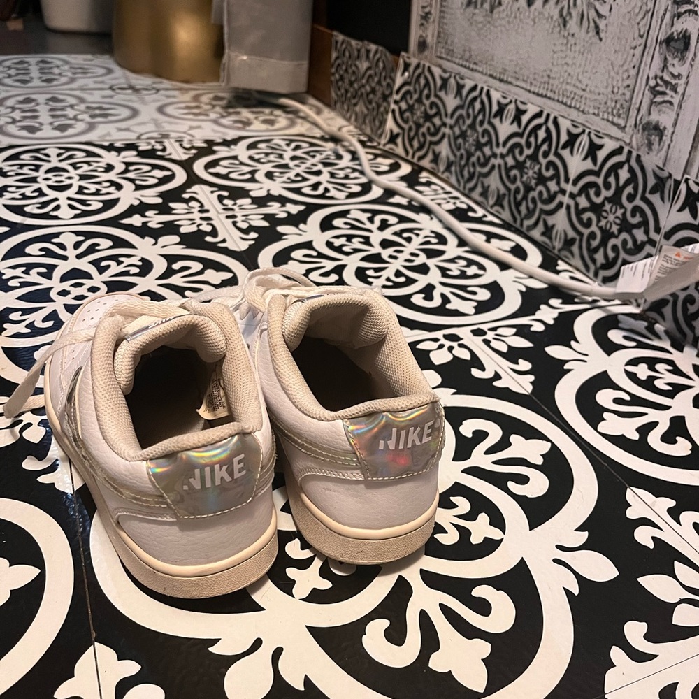 Used Nike - Picture 3 of 3